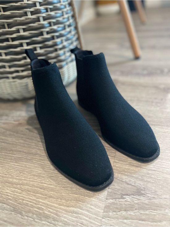 Rothy’s Shoes - Rothy’s Merino Ankle Boots in onyx black with a distinctive blue pull tab